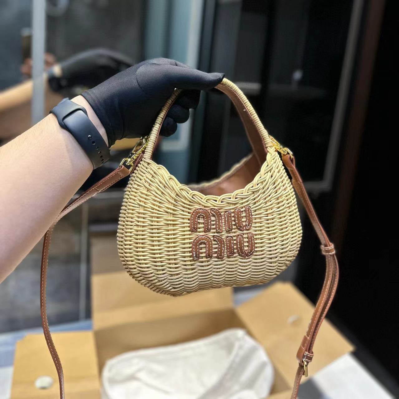 M1UM1U  織りハンドバッグ【50％割引+送料無料】