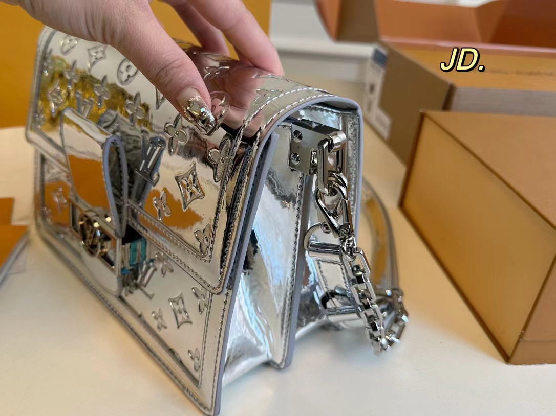 LV クラシックシリーズDauphine メタルチェーンバッグ【50％割引+送料無料】