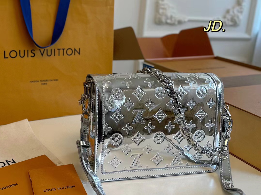 LV クラシックシリーズDauphine メタルチェーンバッグ【50％割引+送料無料】