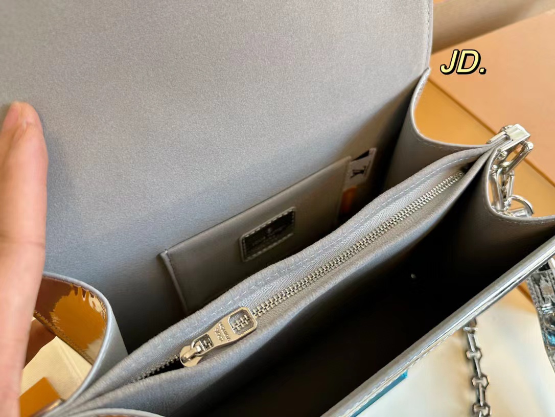 LV クラシックシリーズDauphine メタルチェーンバッグ【50％割引+送料無料】