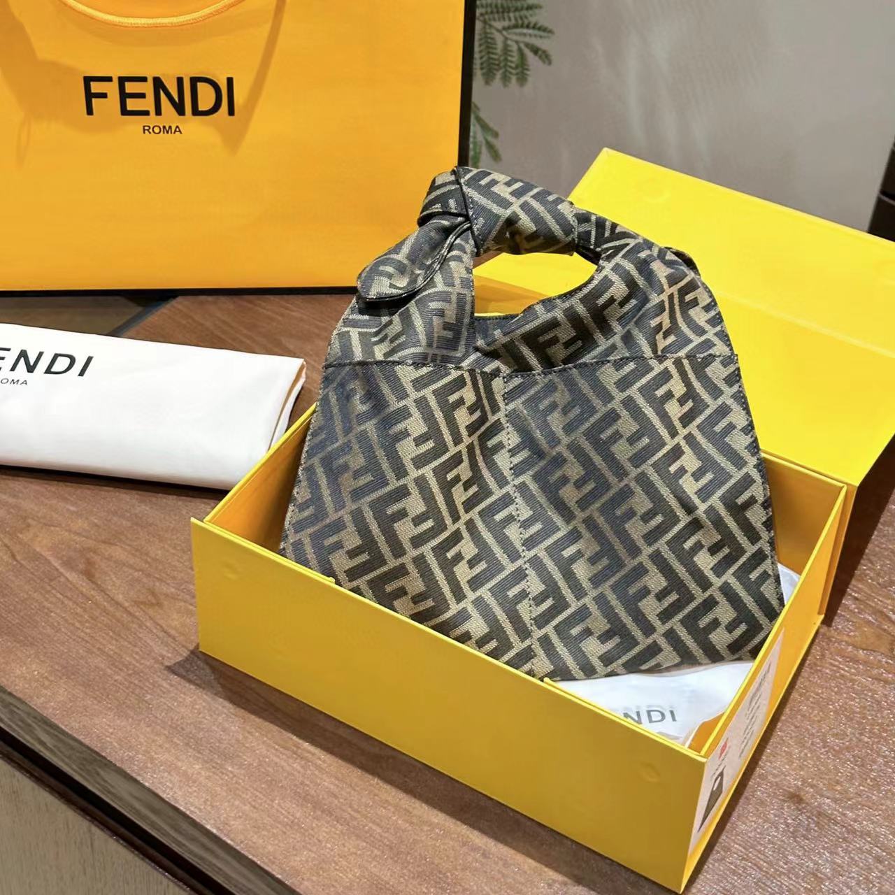 FEND1 老眼ハンドバッグ【50％割引+送料無料】