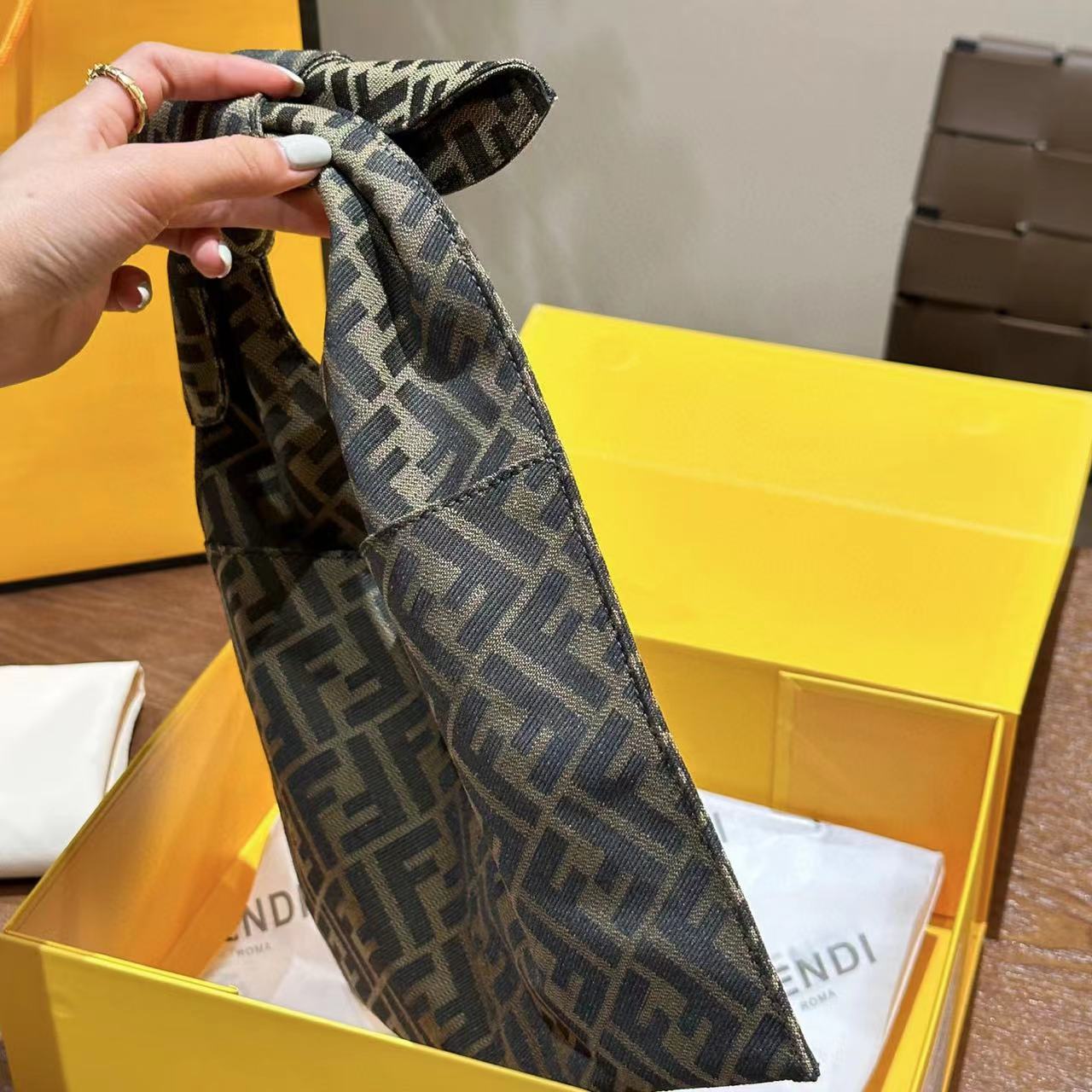 FEND1 老眼ハンドバッグ【50％割引+送料無料】