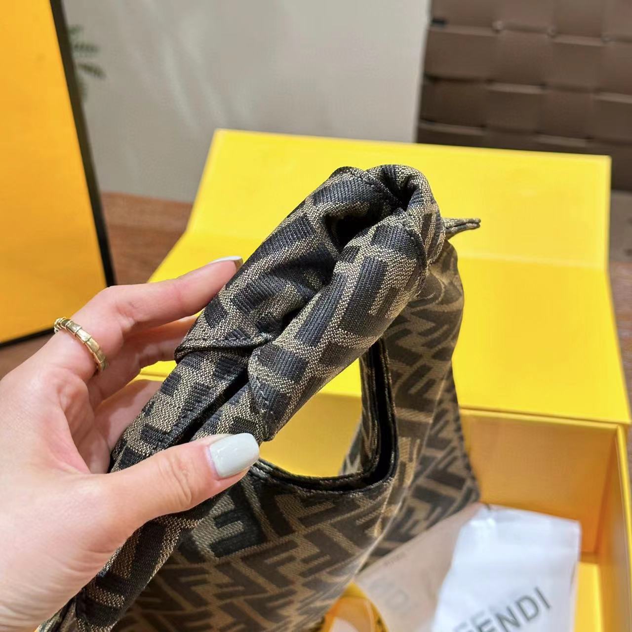 FEND1 老眼ハンドバッグ【50％割引+送料無料】