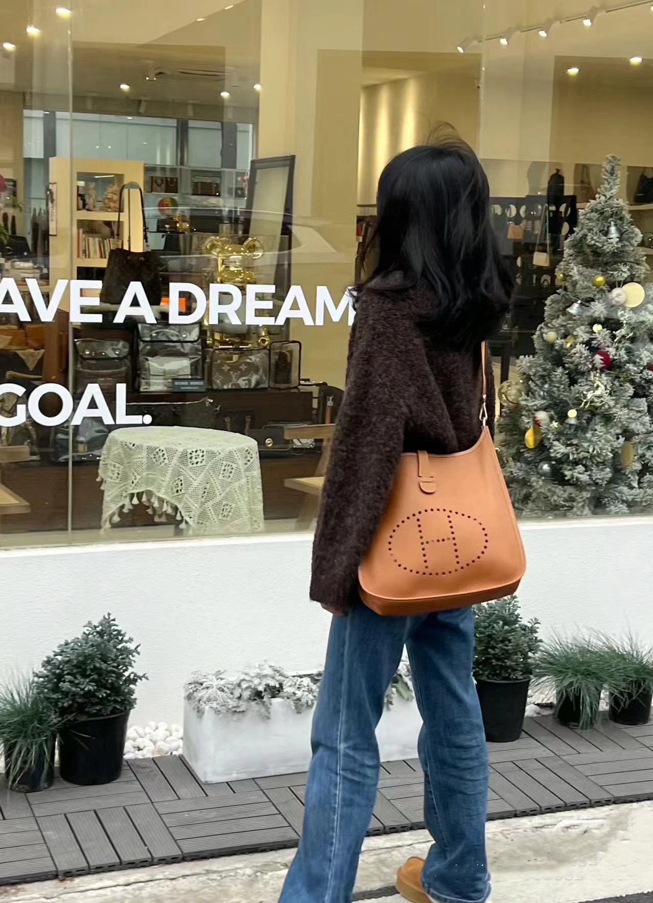 HEREM5  evelyne クロスボディバッグ【50％割引+送料無料】