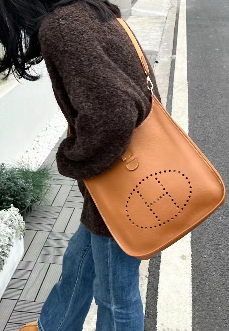 HEREM5  evelyne クロスボディバッグ【50％割引+送料無料】