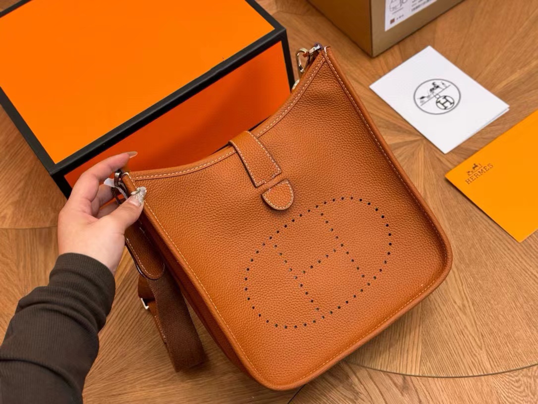 HEREM5  evelyne クロスボディバッグ【50％割引+送料無料】