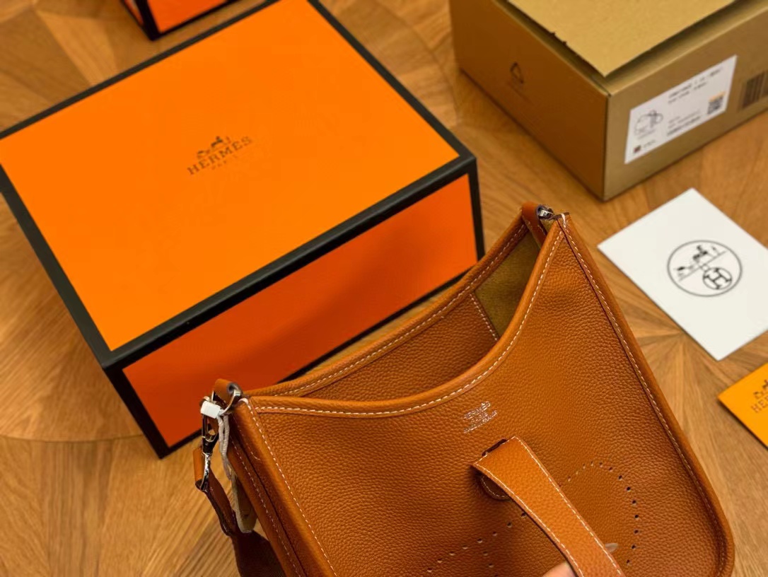 HEREM5  evelyne クロスボディバッグ【50％割引+送料無料】