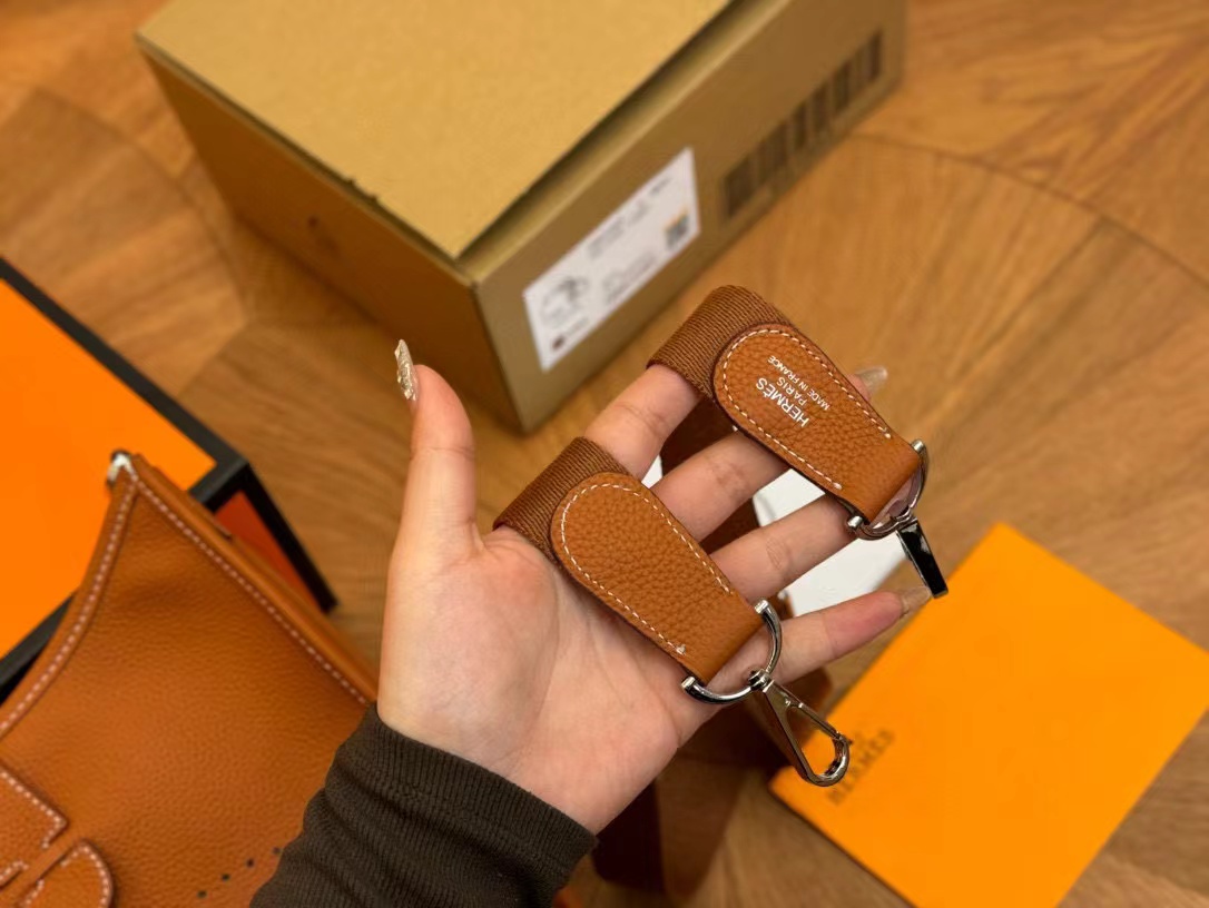 HEREM5  evelyne クロスボディバッグ【50％割引+送料無料】