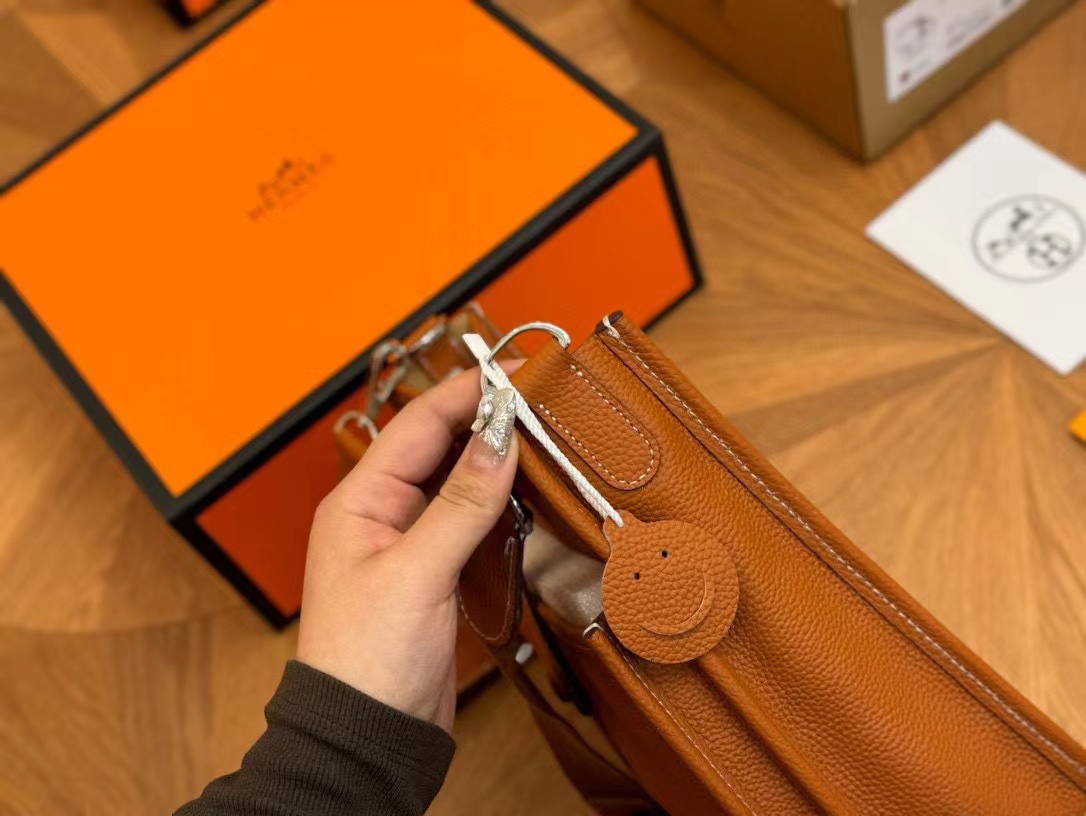 HEREM5  evelyne クロスボディバッグ【50％割引+送料無料】