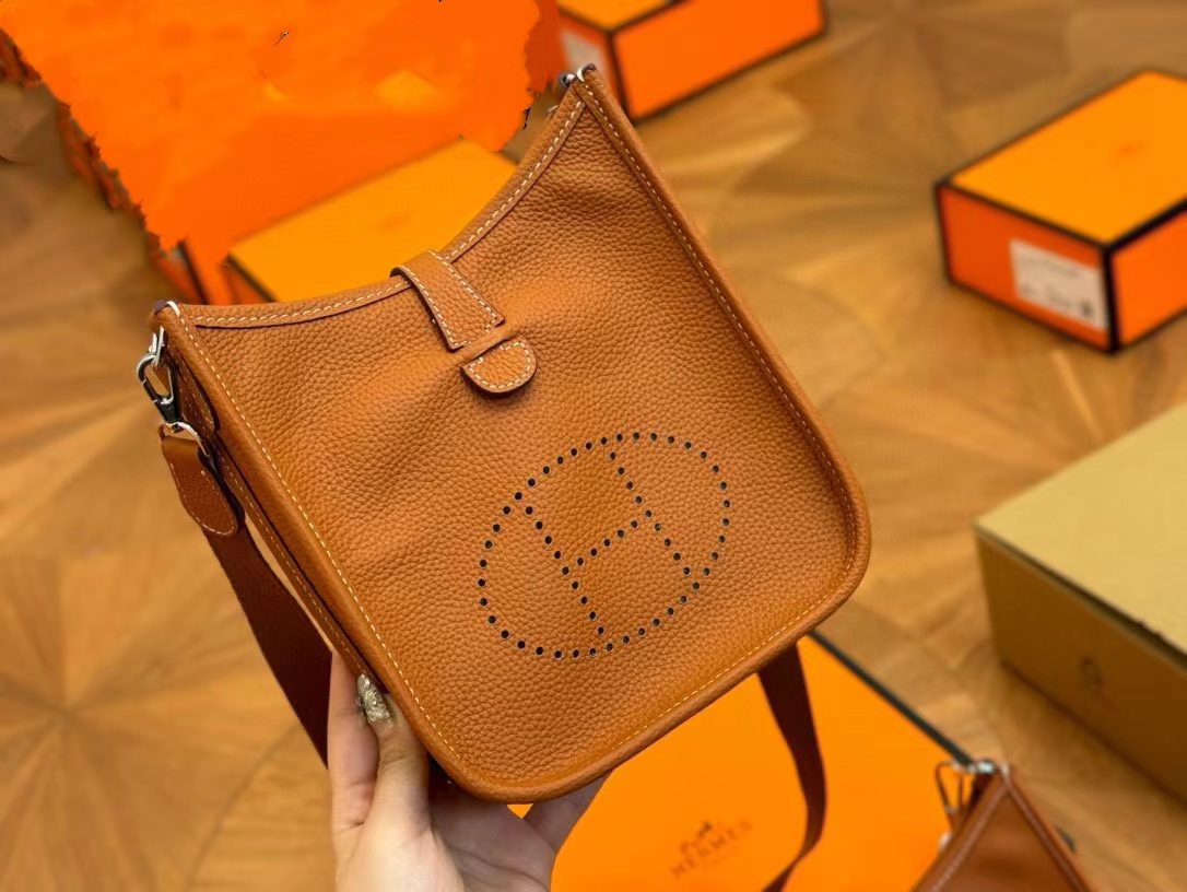 HEREM5  evelyne クロスボディバッグ【50％割引+送料無料】