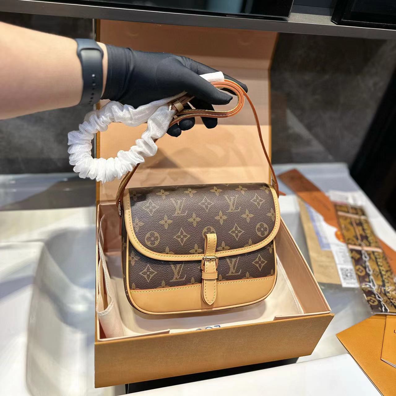 LV 老眼用ショルダークロスボディバッグ【50％割引+送料無料】