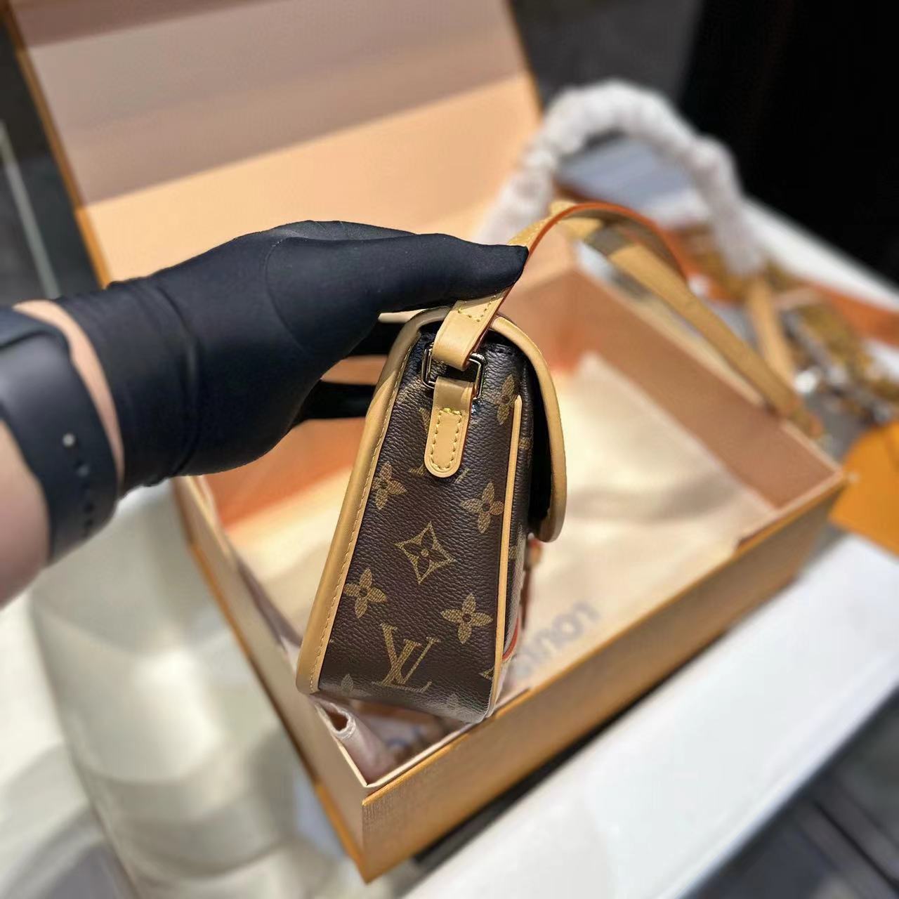 LV 老眼用ショルダークロスボディバッグ【50％割引+送料無料】