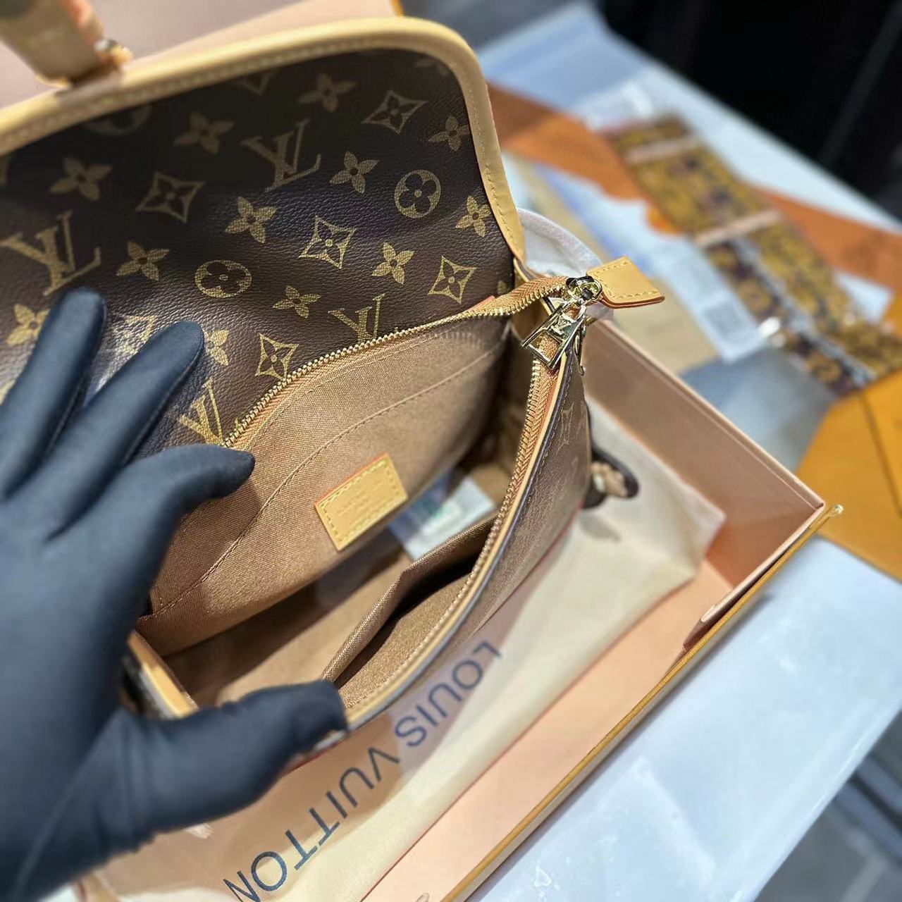 LV 老眼用ショルダークロスボディバッグ【50％割引+送料無料】