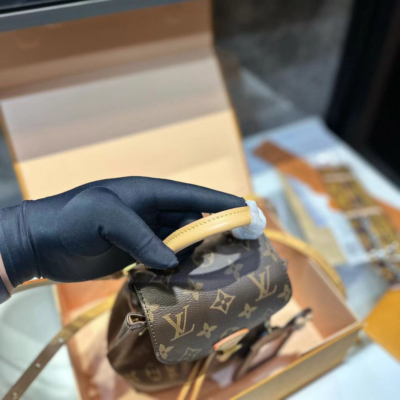 LV 老眼ダブルバックパック【50％割引+送料無料】