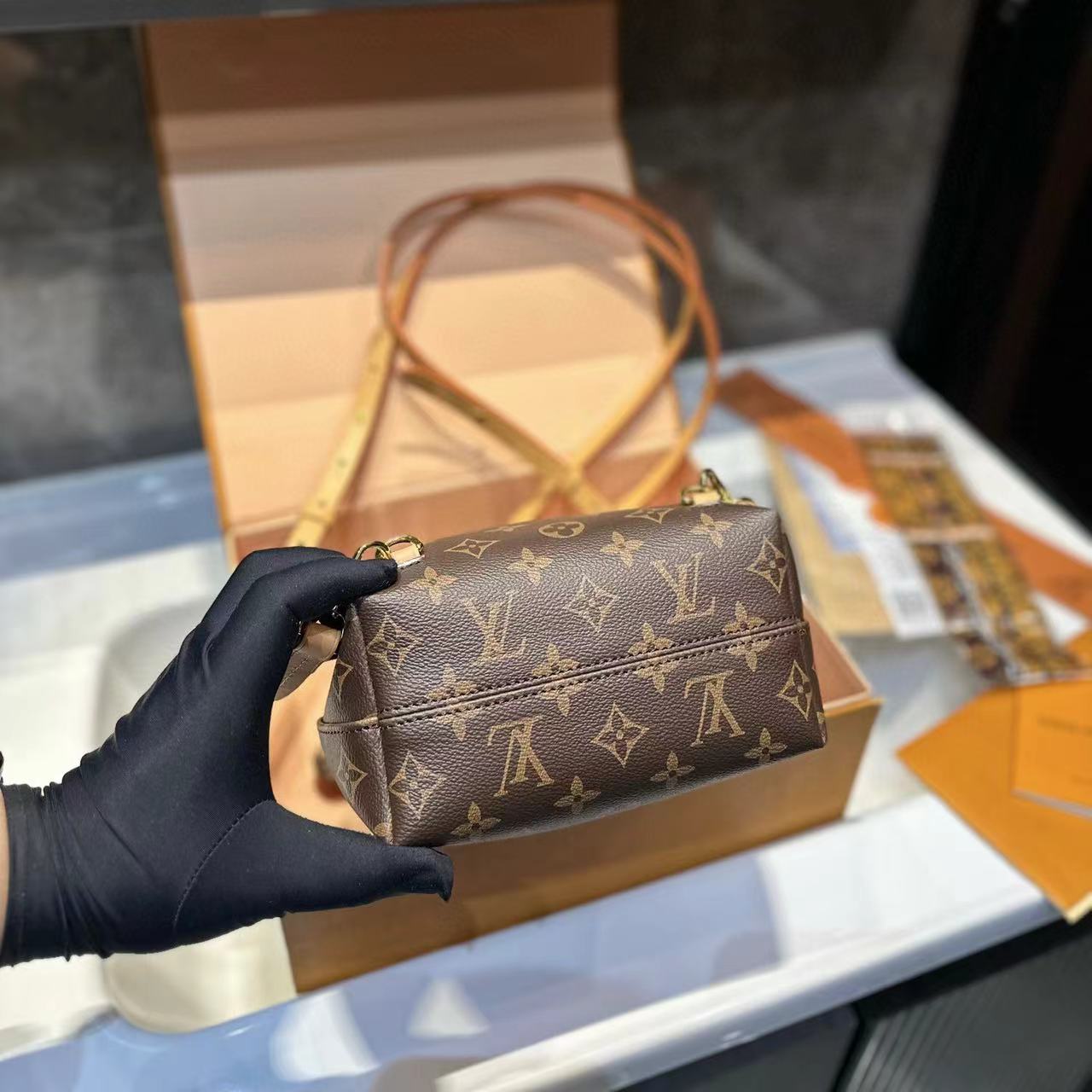 LV 老眼ダブルバックパック【50％割引+送料無料】