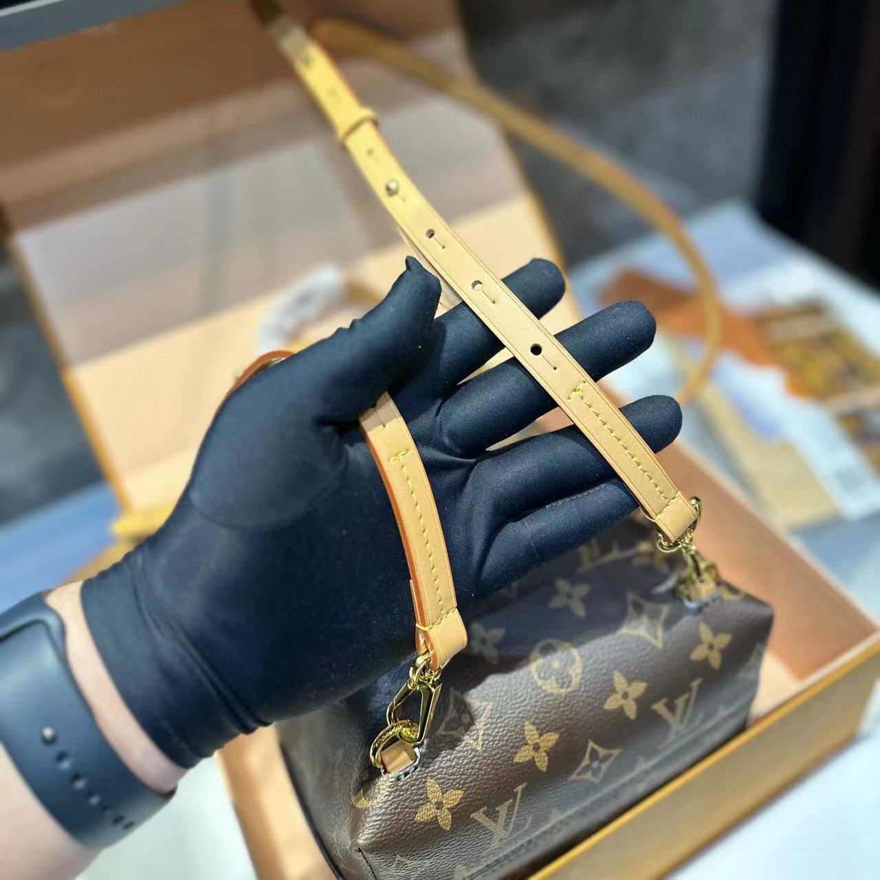 LV 老眼ダブルバックパック【50％割引+送料無料】