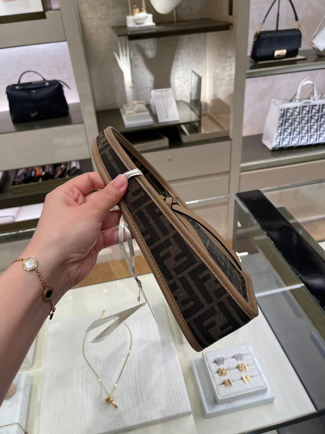 FEND1 FF 老眼ハンドバッグ【50％割引+送料無料】