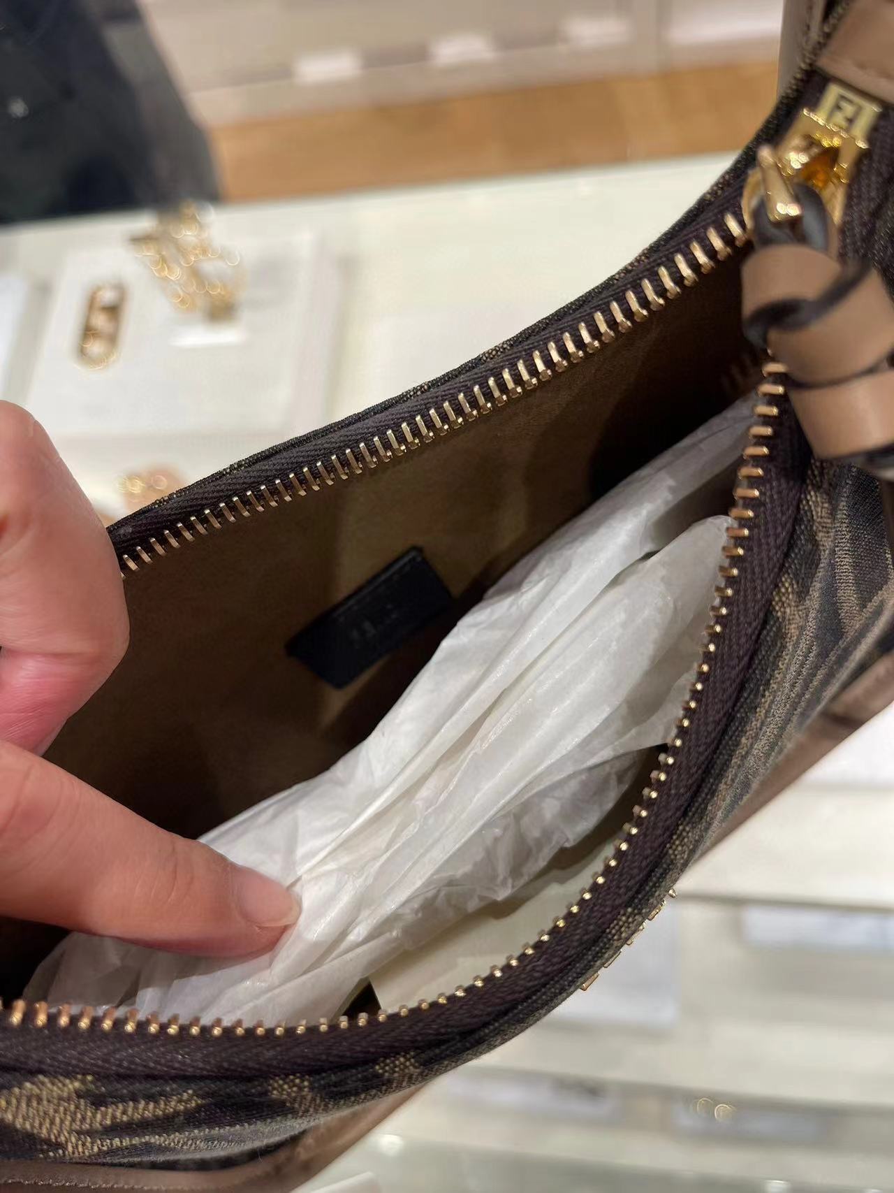 FEND1 FF 老眼ハンドバッグ【50％割引+送料無料】