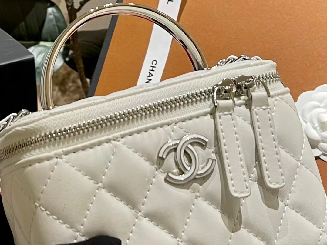 CHANE1 エナメルハンドルショルダークロスボディバッグ【50％割引+送料無料】