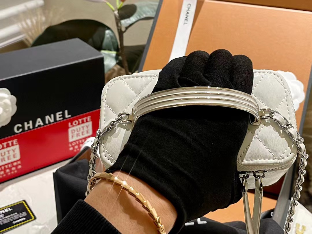 CHANE1 エナメルハンドルショルダークロスボディバッグ【50％割引+送料無料】