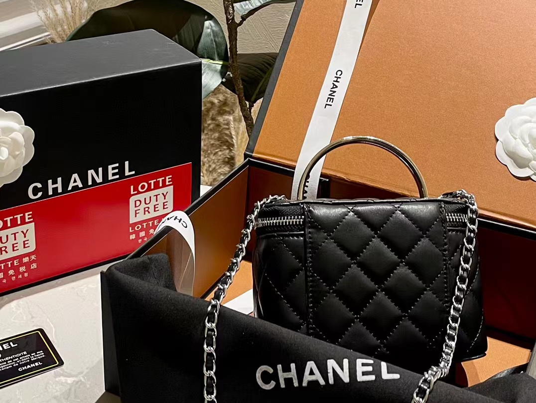 CHANE1 エナメルハンドルショルダークロスボディバッグ【50％割引+送料無料】