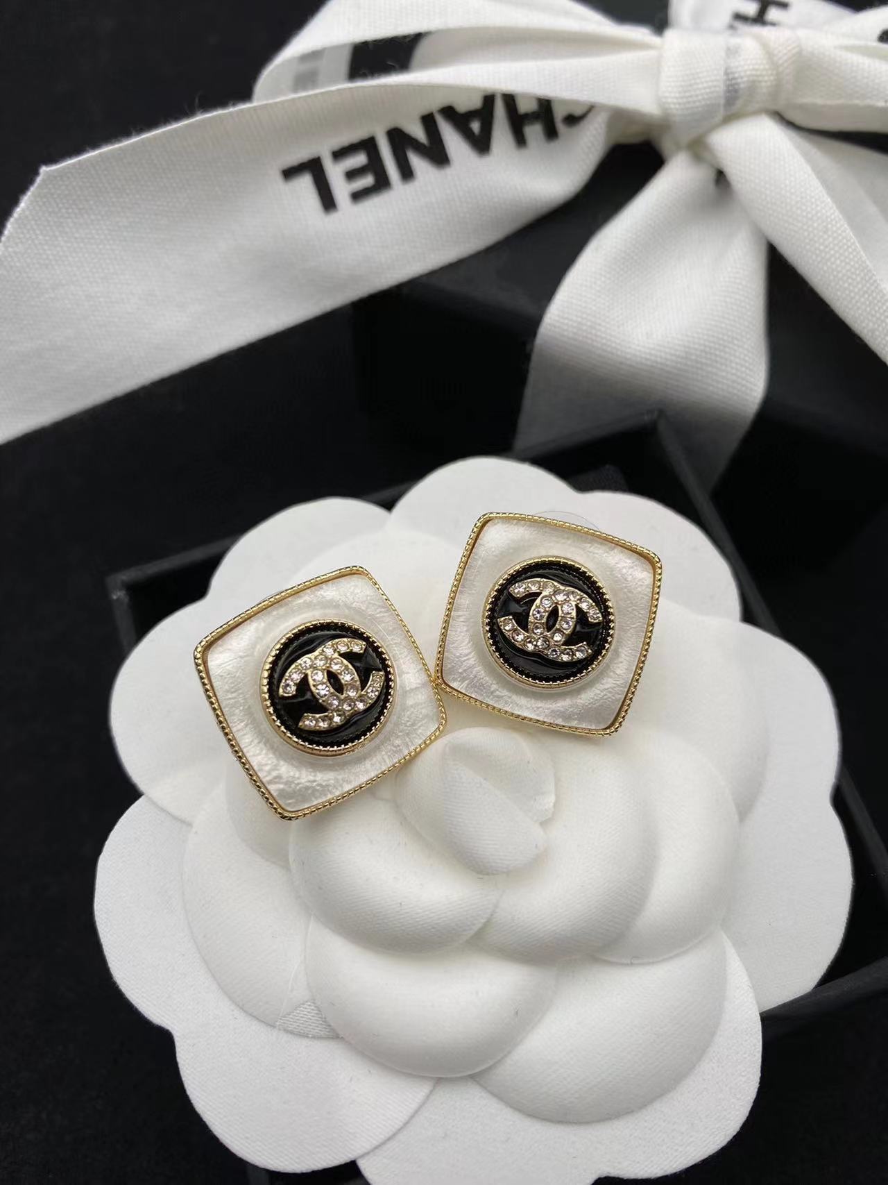 CHANE1 スクエア ダブルC スタッドピアス【 50％割引+送料無料】