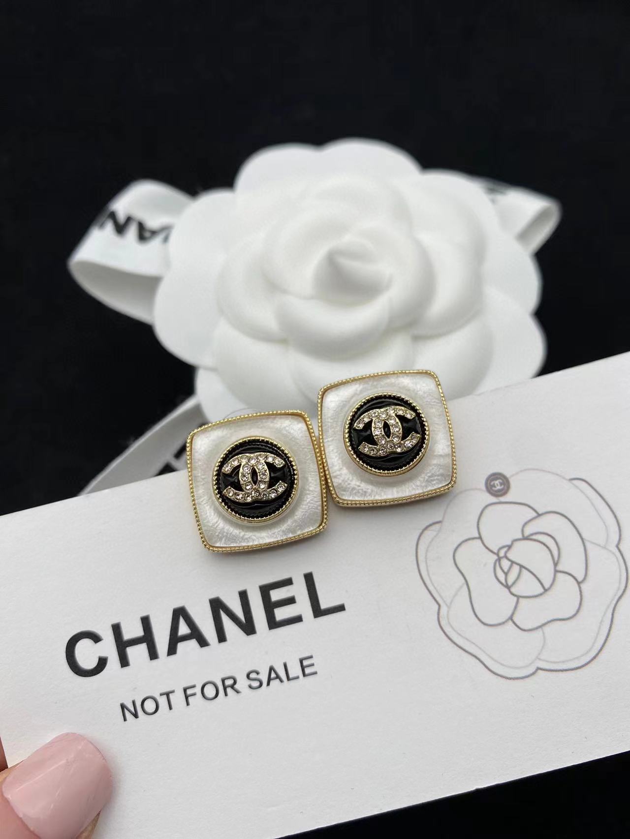 CHANE1 スクエア ダブルC スタッドピアス【 50％割引+送料無料】