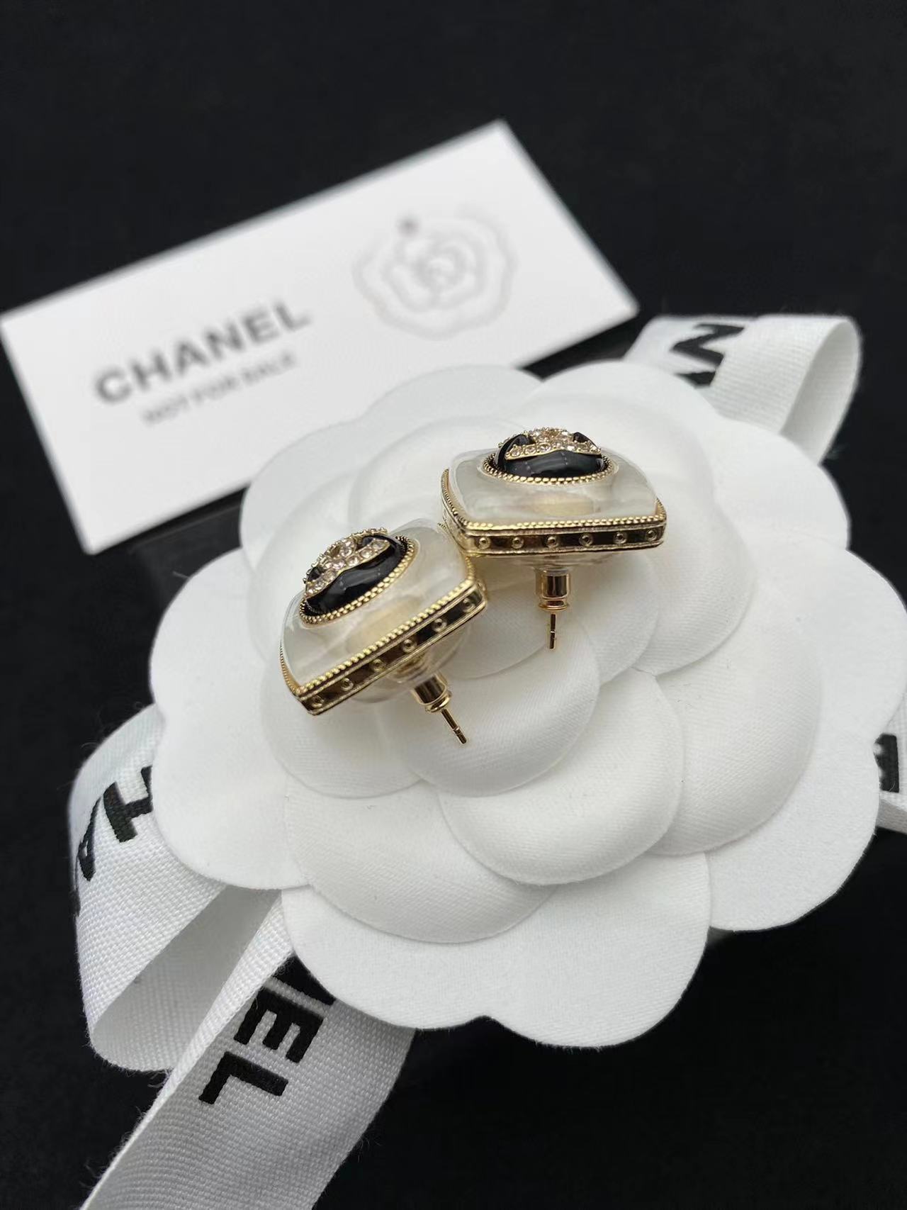 CHANE1 スクエア ダブルC スタッドピアス【 50％割引+送料無料】