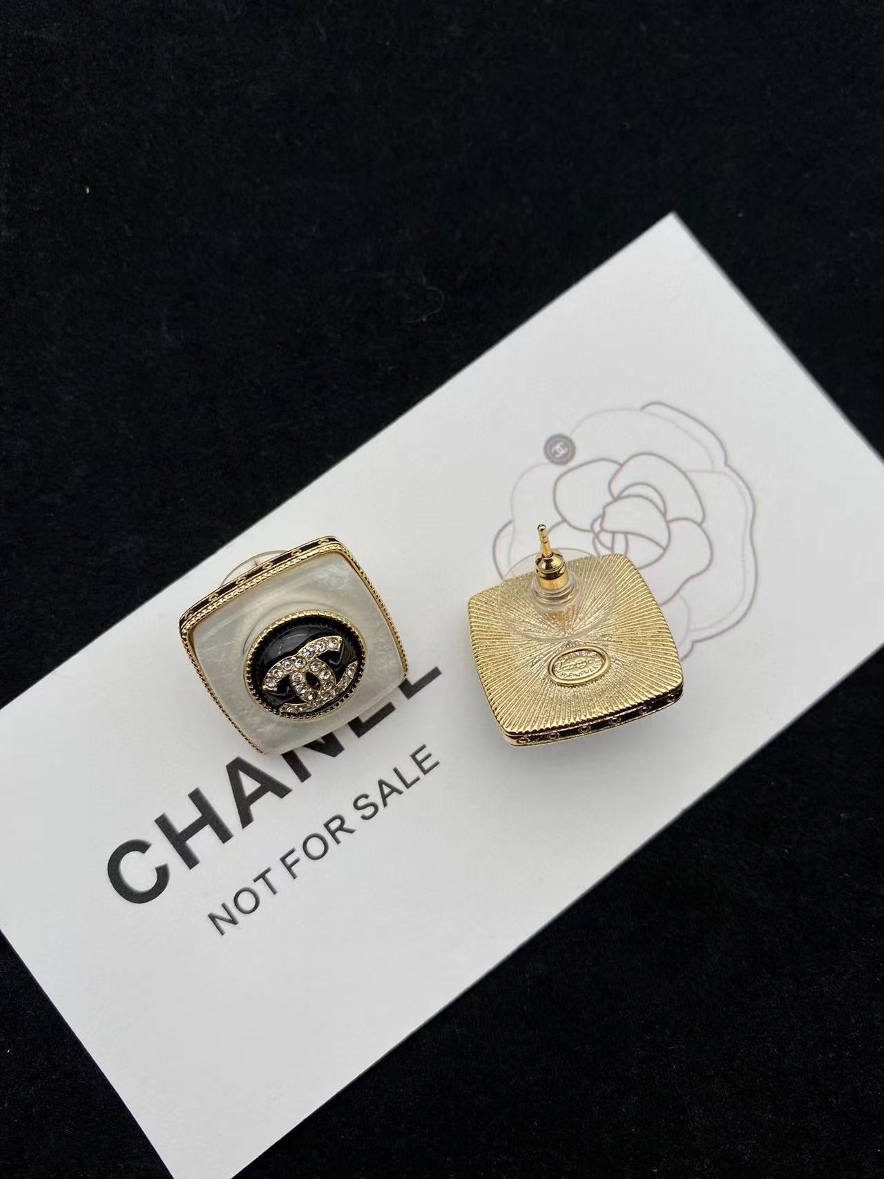 CHANE1 スクエア ダブルC スタッドピアス【 50％割引+送料無料】