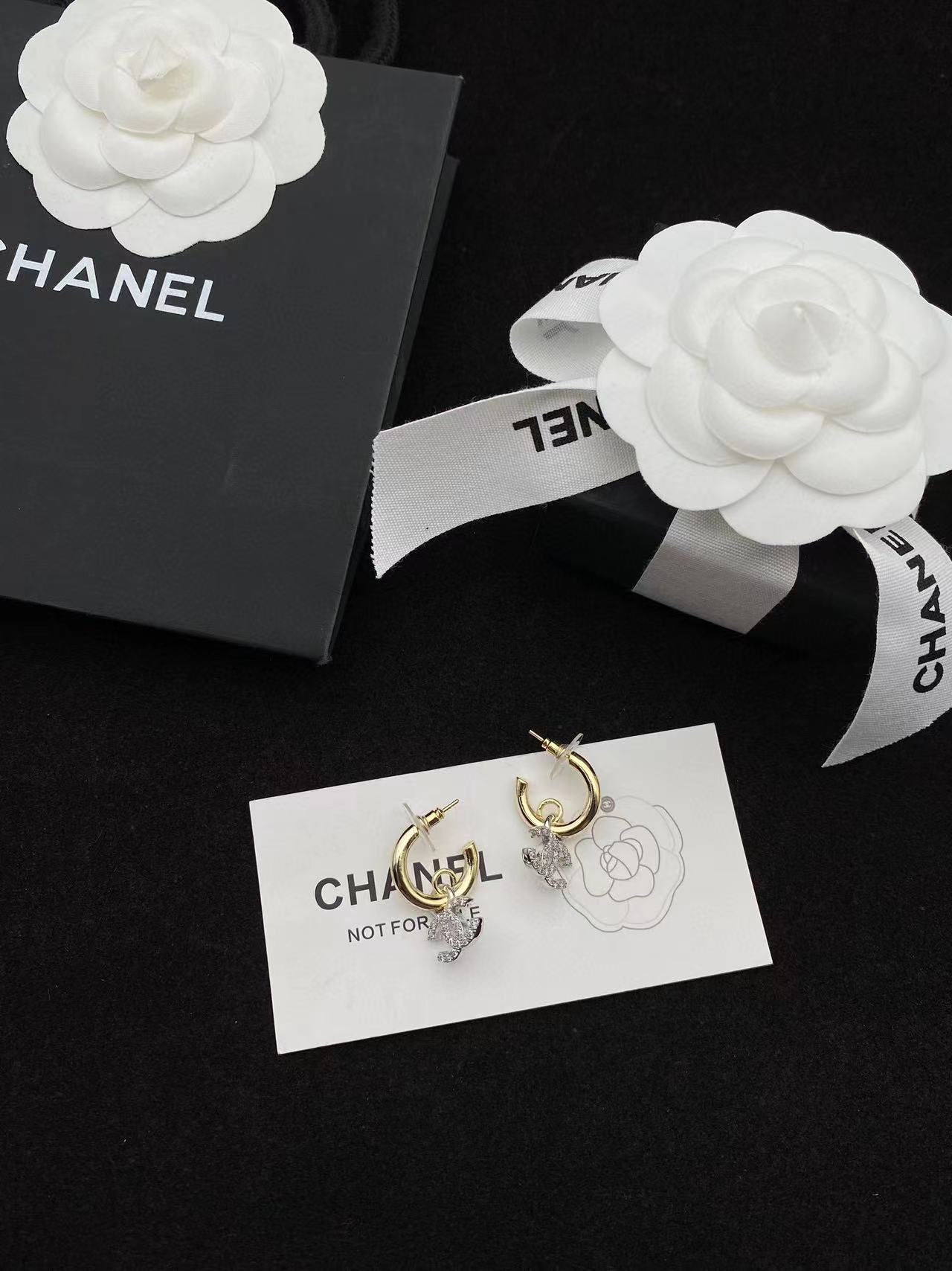 CHANE1 ダブルC ハーフサークル イヤリング【 50％割引+送料無料】