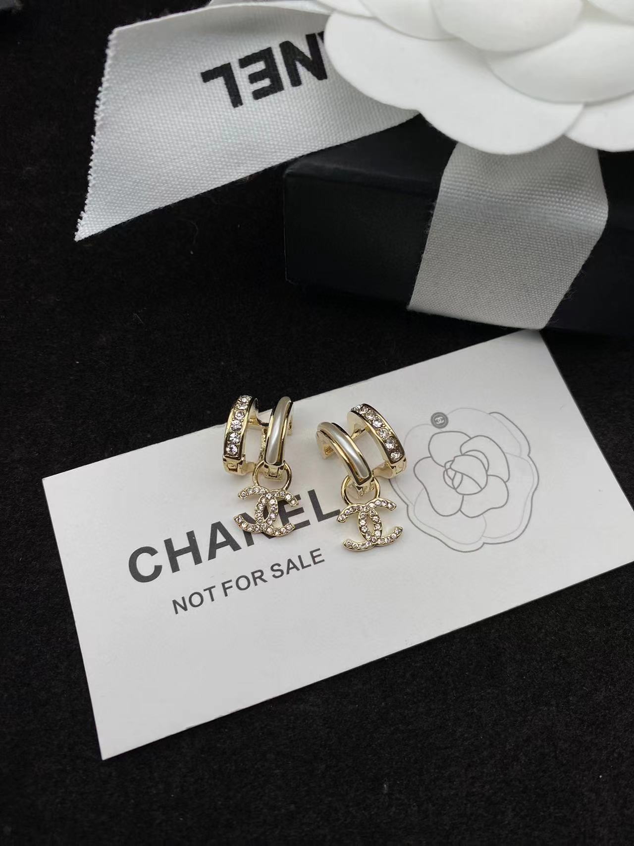 CHANE1 エナメル ダイヤモンド スタッド ピアス【 50％割引+送料無料】