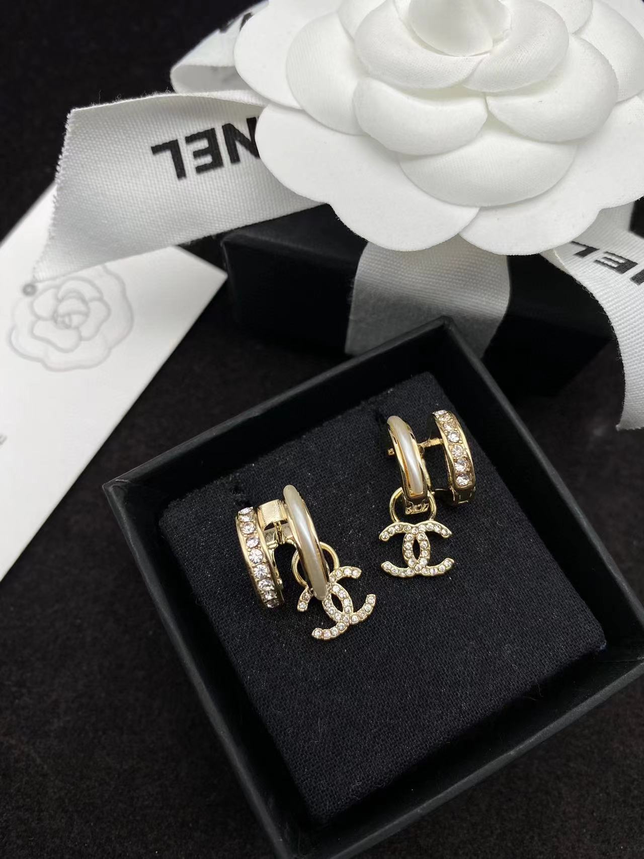 CHANE1 エナメル ダイヤモンド スタッド ピアス【 50％割引+送料無料】