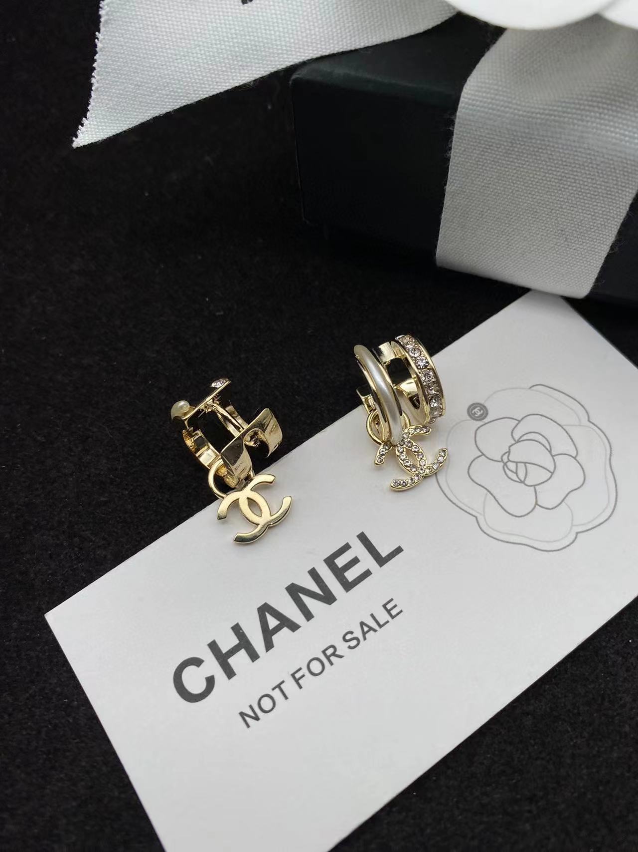 CHANE1 エナメル ダイヤモンド スタッド ピアス【 50％割引+送料無料】