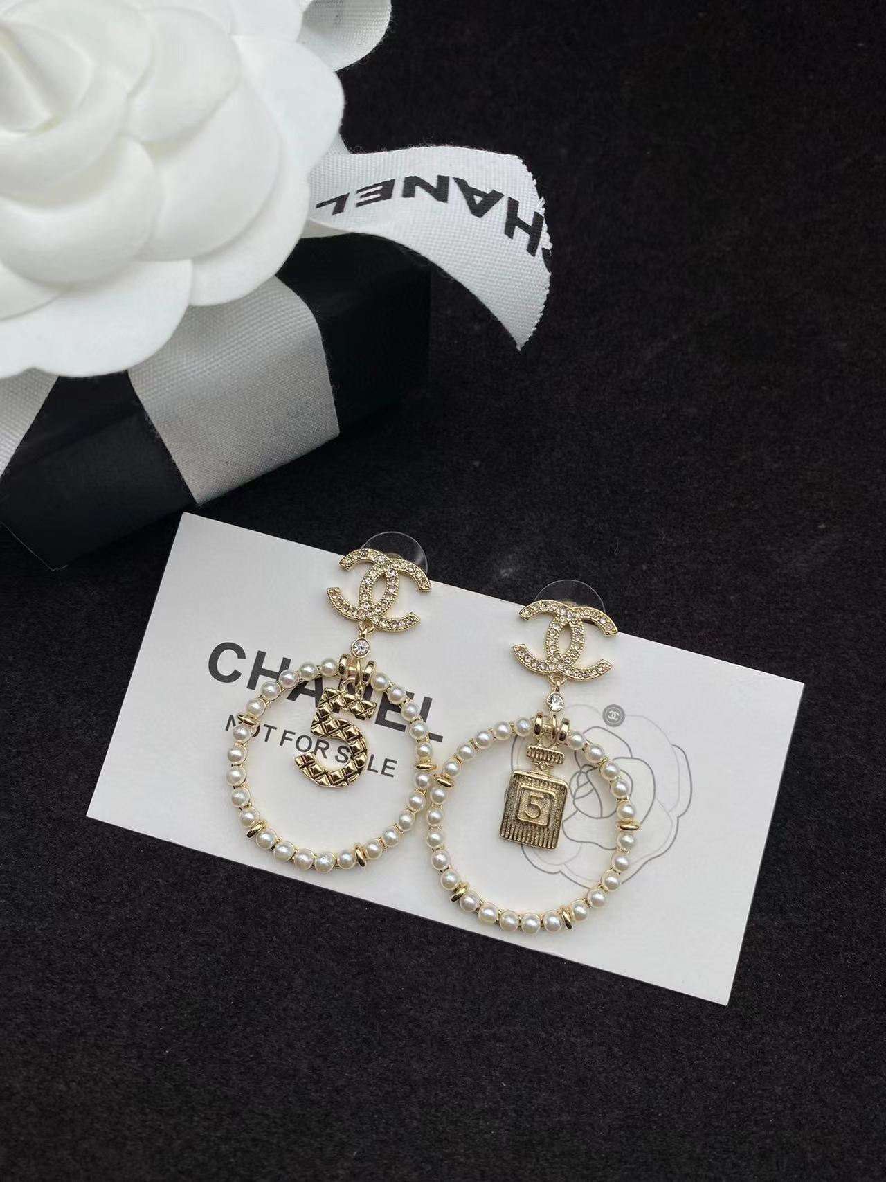 CHANE1 香水ボトル パール サークル スタッド ピアス【 50％割引+送料無料】