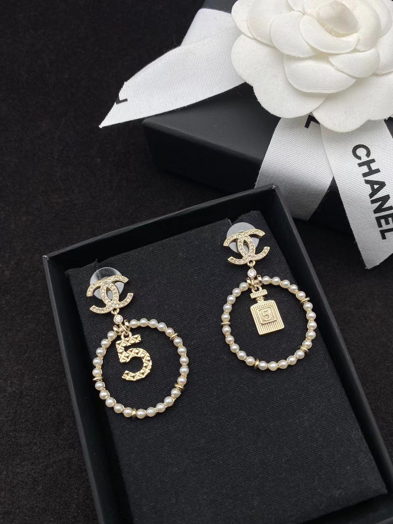 CHANE1 香水ボトル パール サークル スタッド ピアス【 50％割引+送料無料】