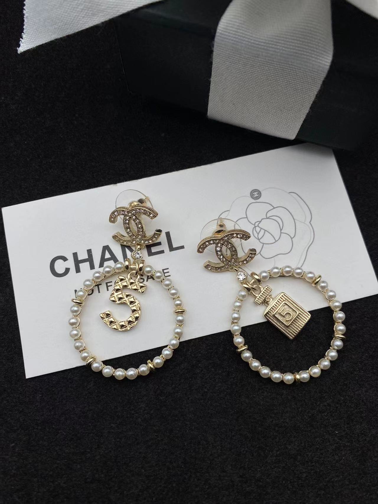 CHANE1 香水ボトル パール サークル スタッド ピアス【 50％割引+送料無料】