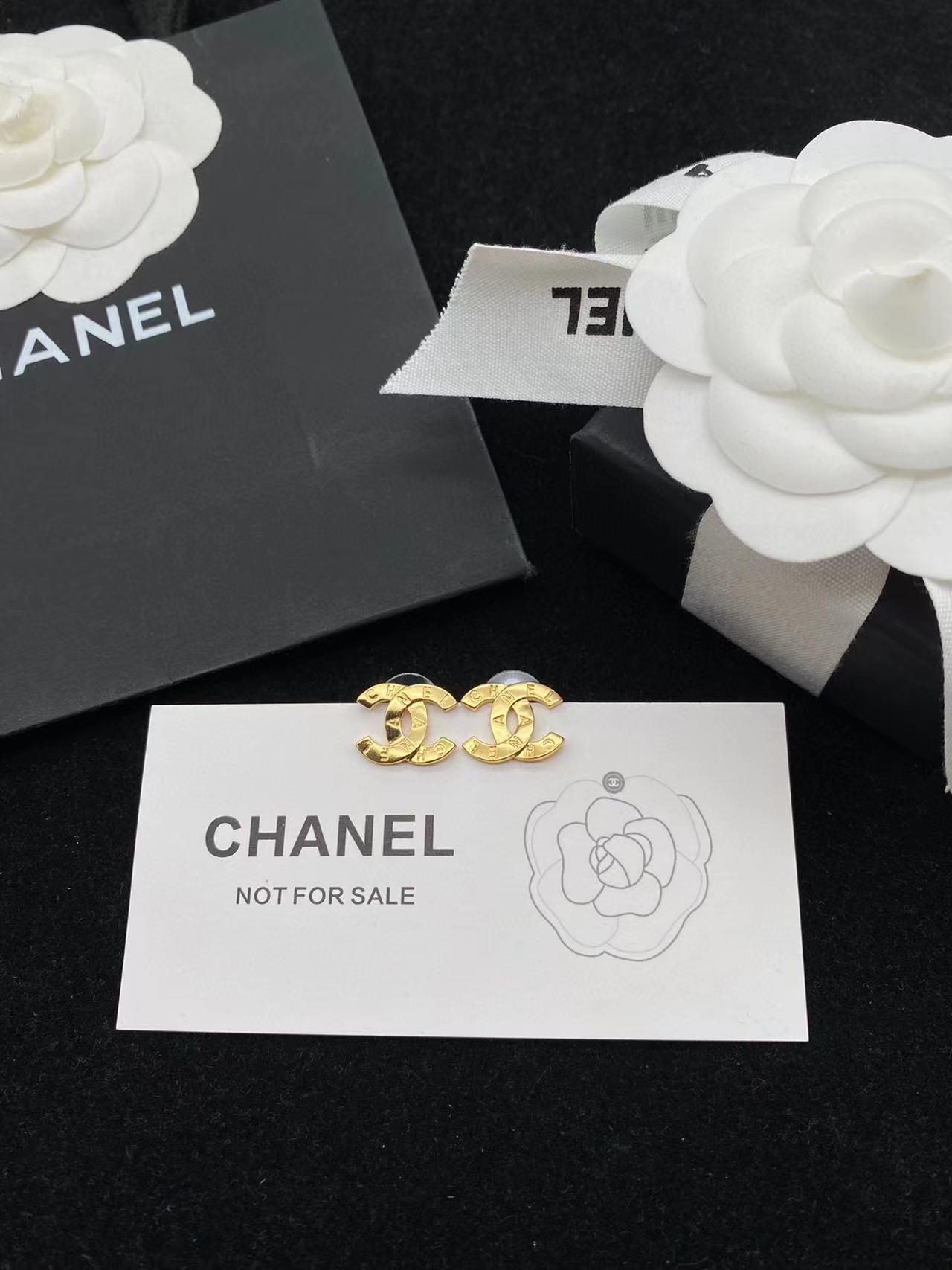 CHANE1 ダブルC グロッシーレター イヤリング【 50％割引+送料無料】