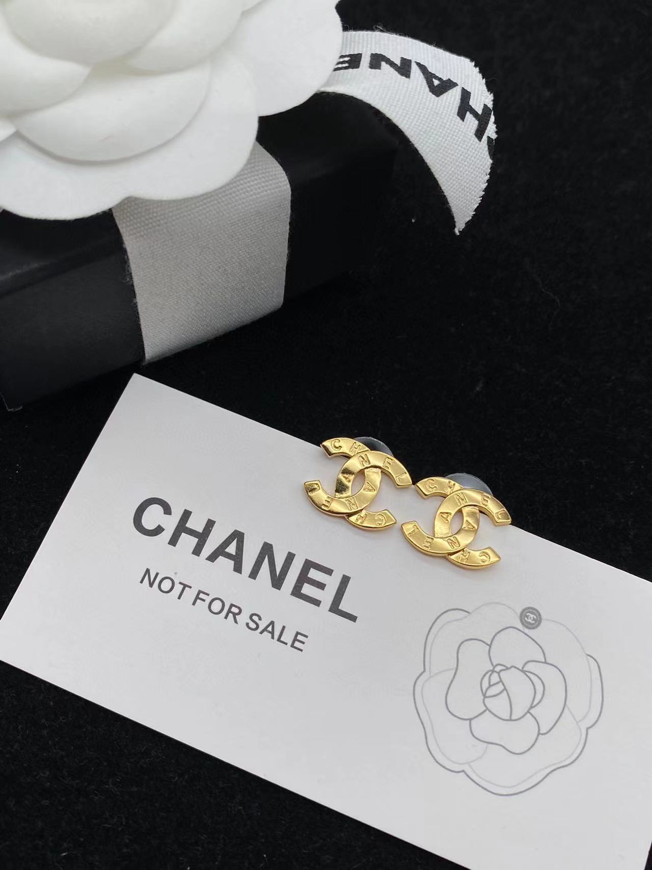 CHANE1 ダブルC グロッシーレター イヤリング【 50％割引+送料無料】