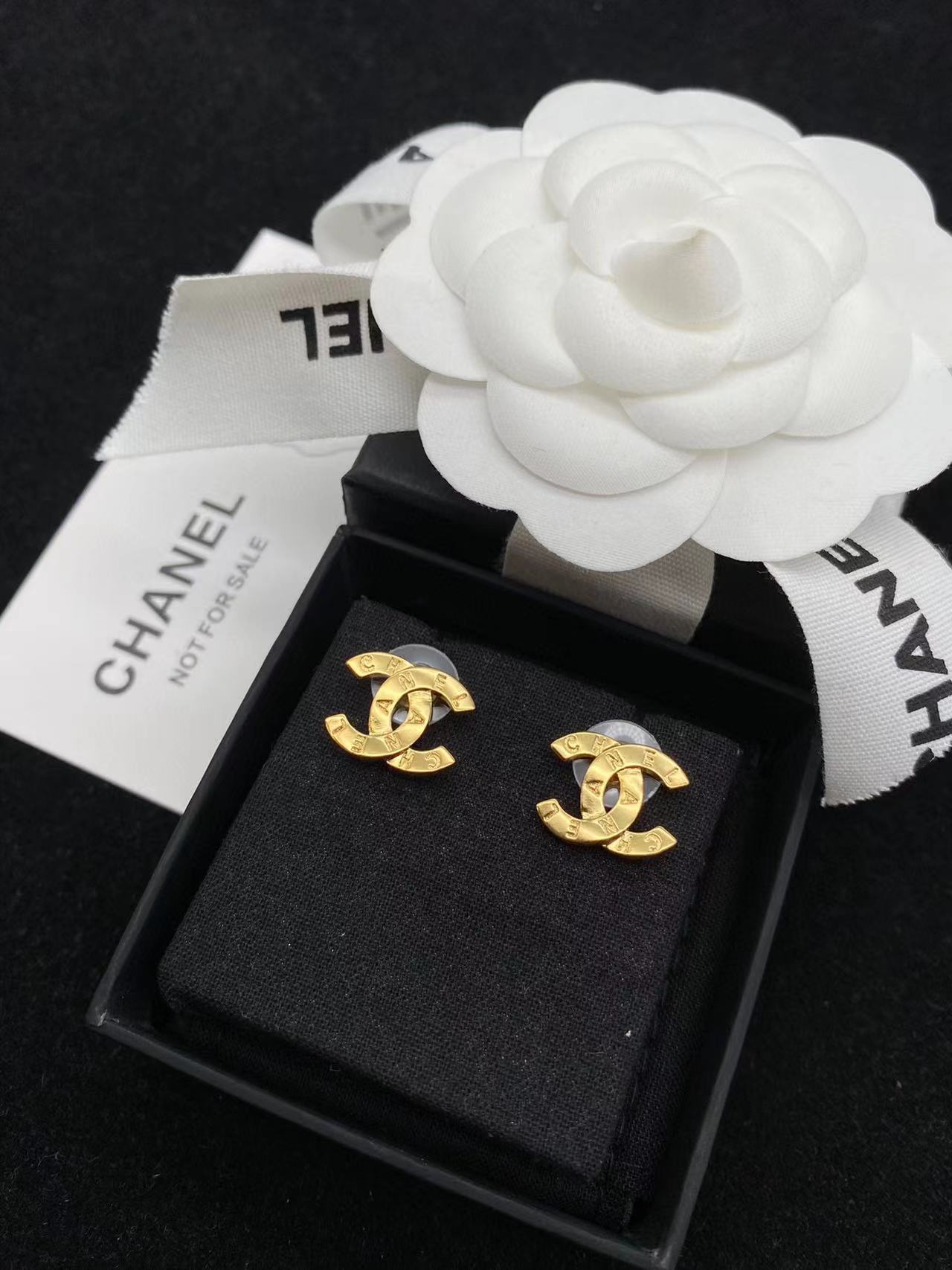 CHANE1 ダブルC グロッシーレター イヤリング【 50％割引+送料無料】