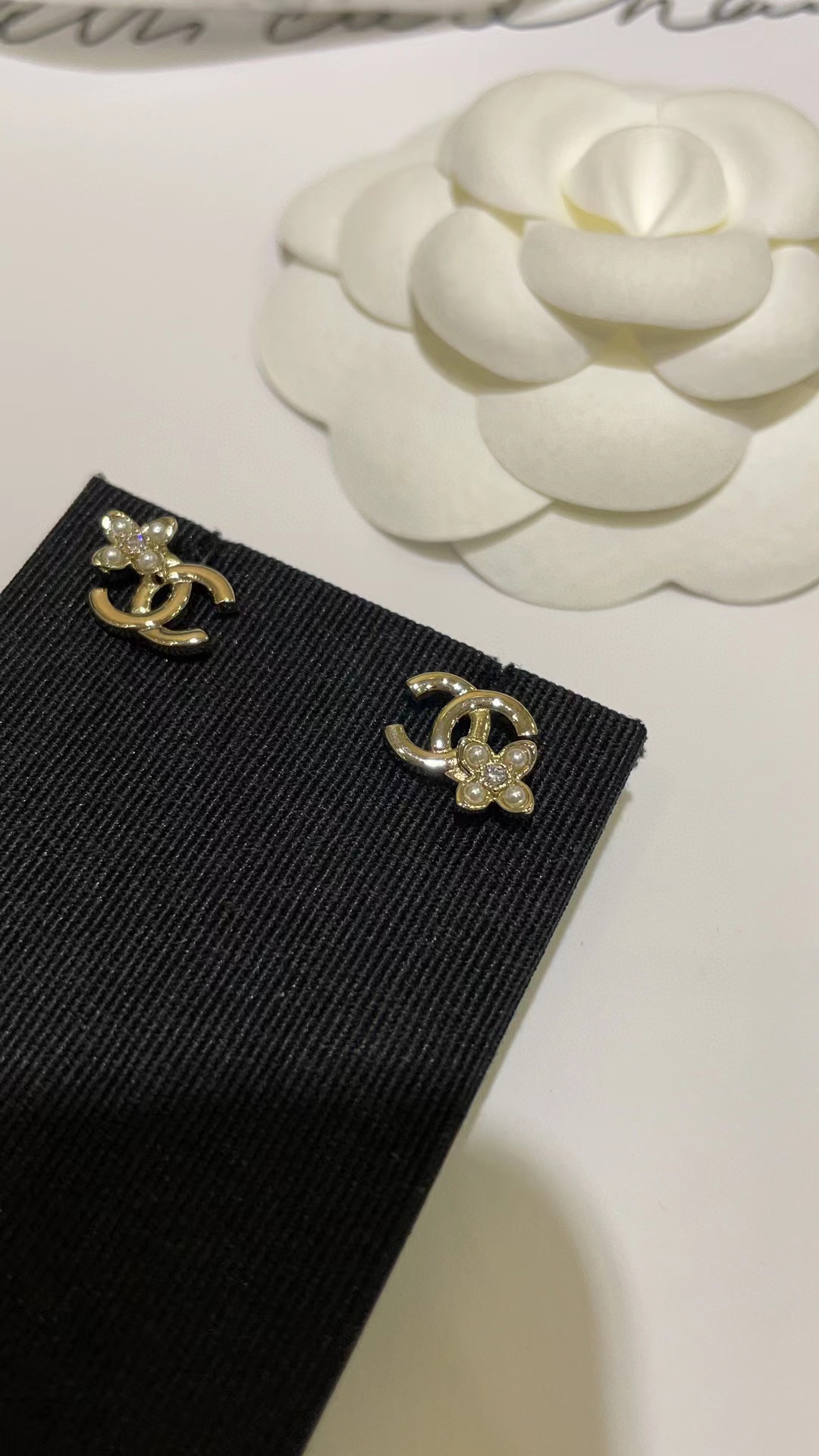 CHANE1 四つ葉のクローバー ダブルC イヤリング【 50％割引+送料無料】