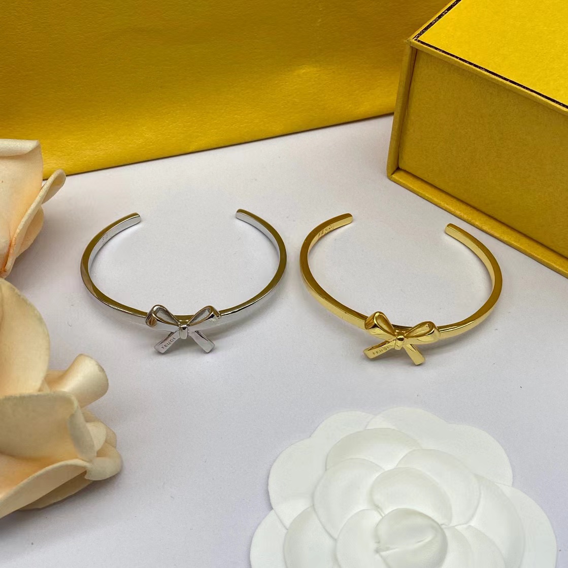 FEND1 シンプルバタフライブレスレット【 50％割引+送料無料】