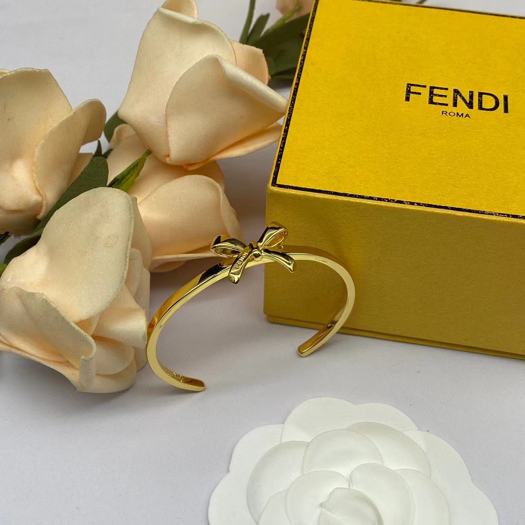 FEND1 シンプルバタフライブレスレット【 50％割引+送料無料】