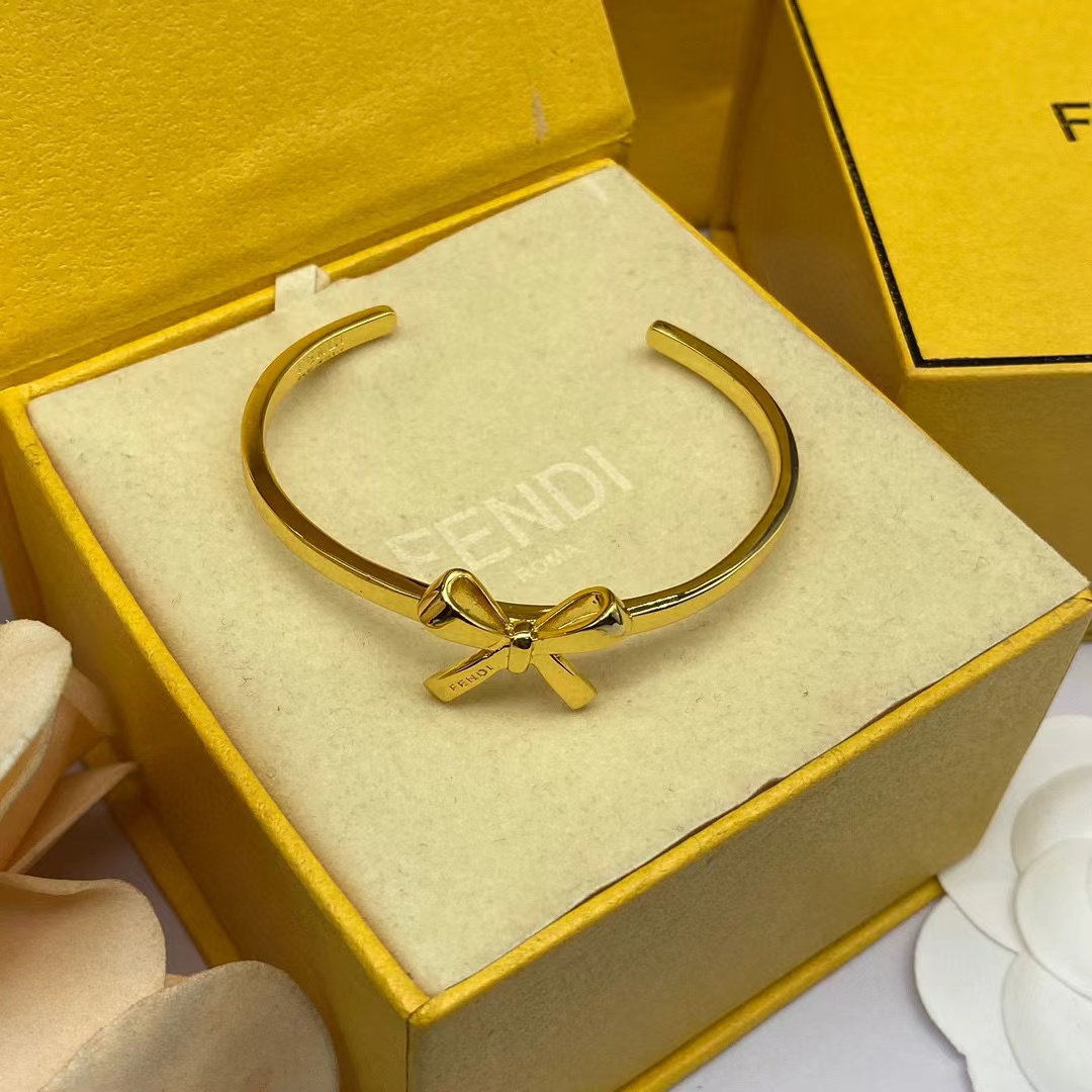 FEND1 シンプルバタフライブレスレット【 50％割引+送料無料】