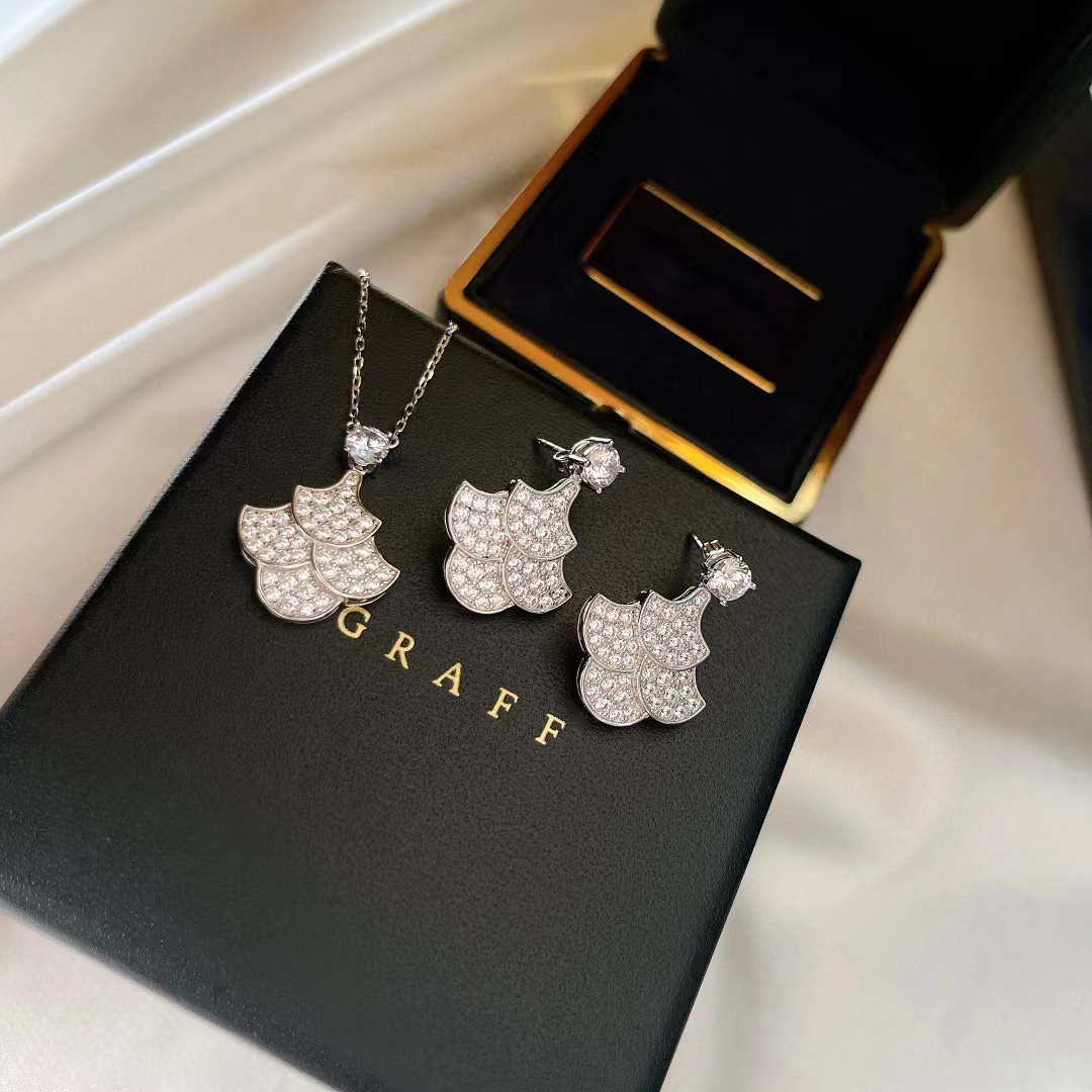 GRAFF ファン ピアス+ネックレス 2点セット【 50％割引+送料無料】