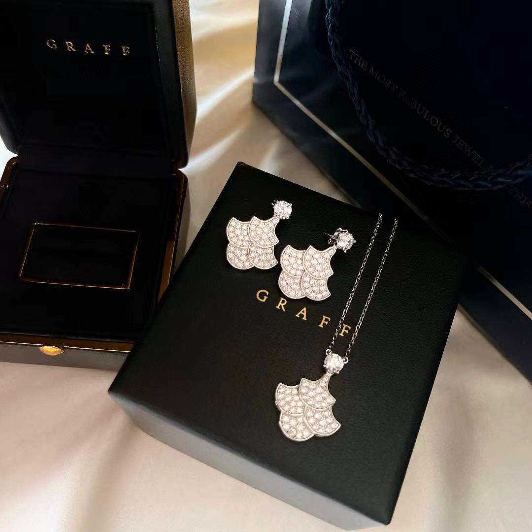 GRAFF ファン ピアス+ネックレス 2点セット【 50％割引+送料無料】