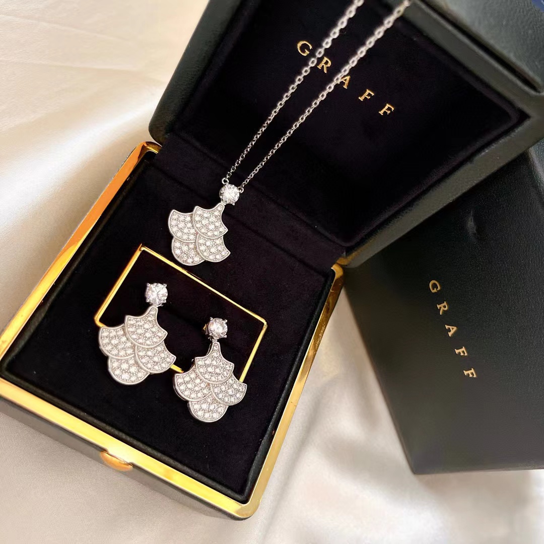 GRAFF ファン ピアス+ネックレス 2点セット【 50％割引+送料無料】