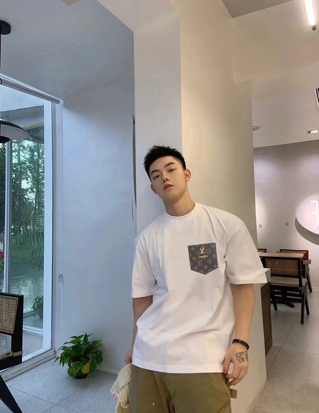 LV 高級老眼ポケット メンズ Tシャツ【 50％割引+送料無料】