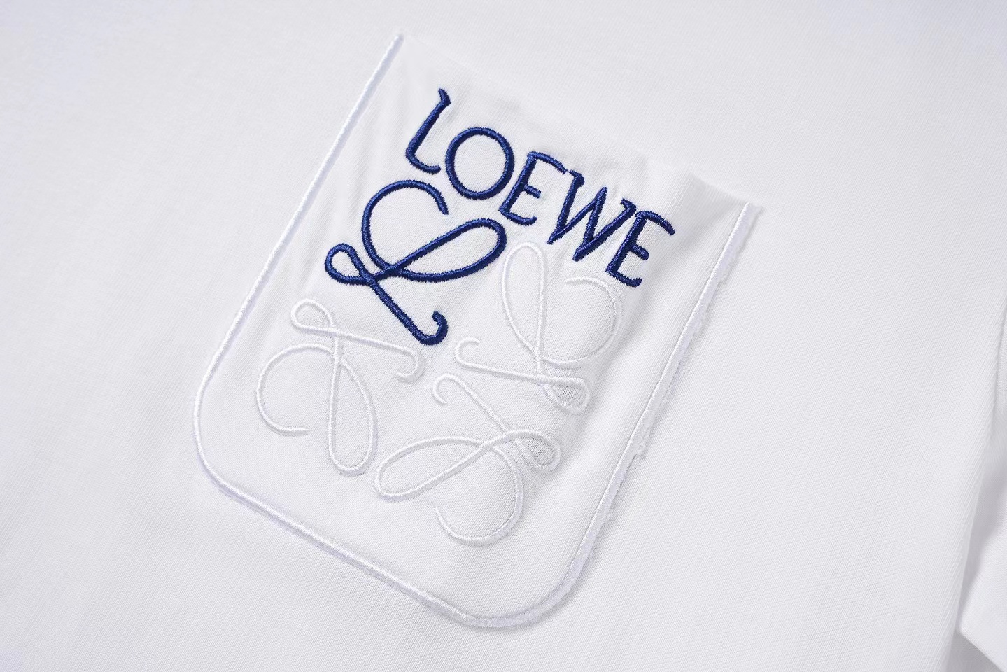 L0WEW 刺繍ロゴ メンズ Tシャツ【 50％割引+送料無料】