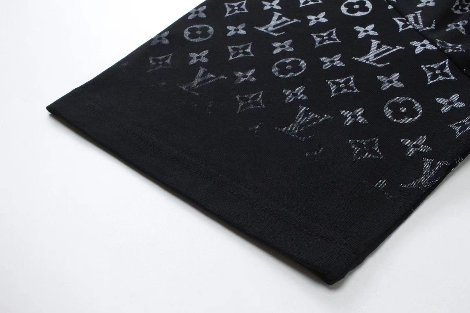 LV オールオーバープリント グラデーション メンズ Tシャツ【 50％割引+送料無料】