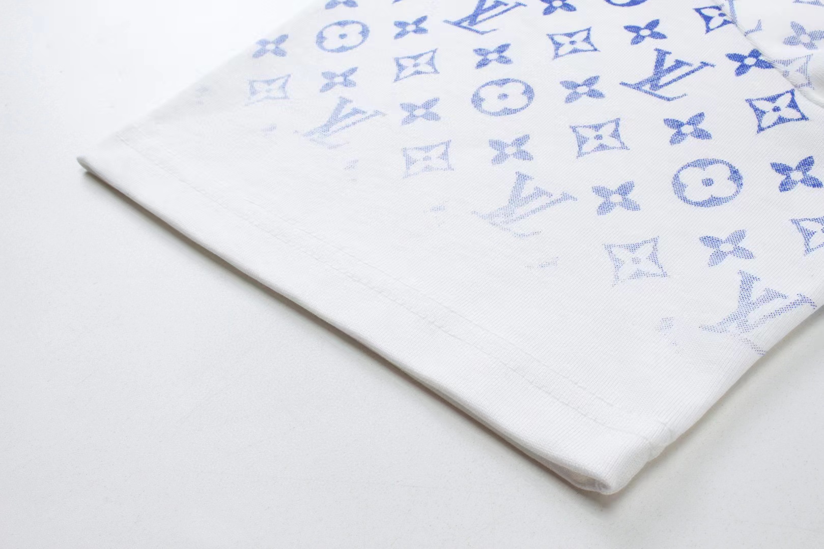 LV オールオーバープリント グラデーション メンズ Tシャツ【 50％割引+送料無料】